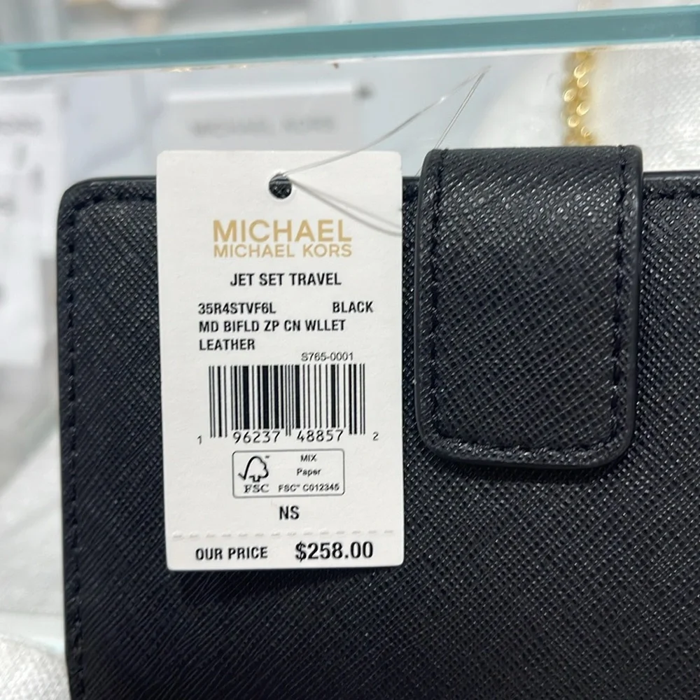 Michael Medium Crossgrain Leather Bifold Wallet Black  NWT